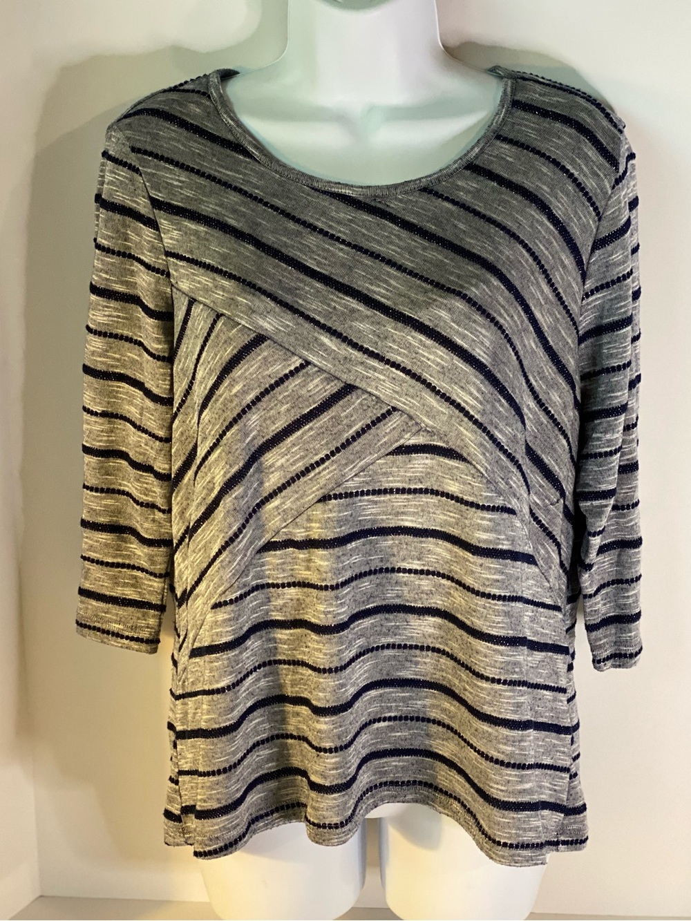 Striped Diagonal-Panel 3/4 Sleeve Tee in Gray and Black